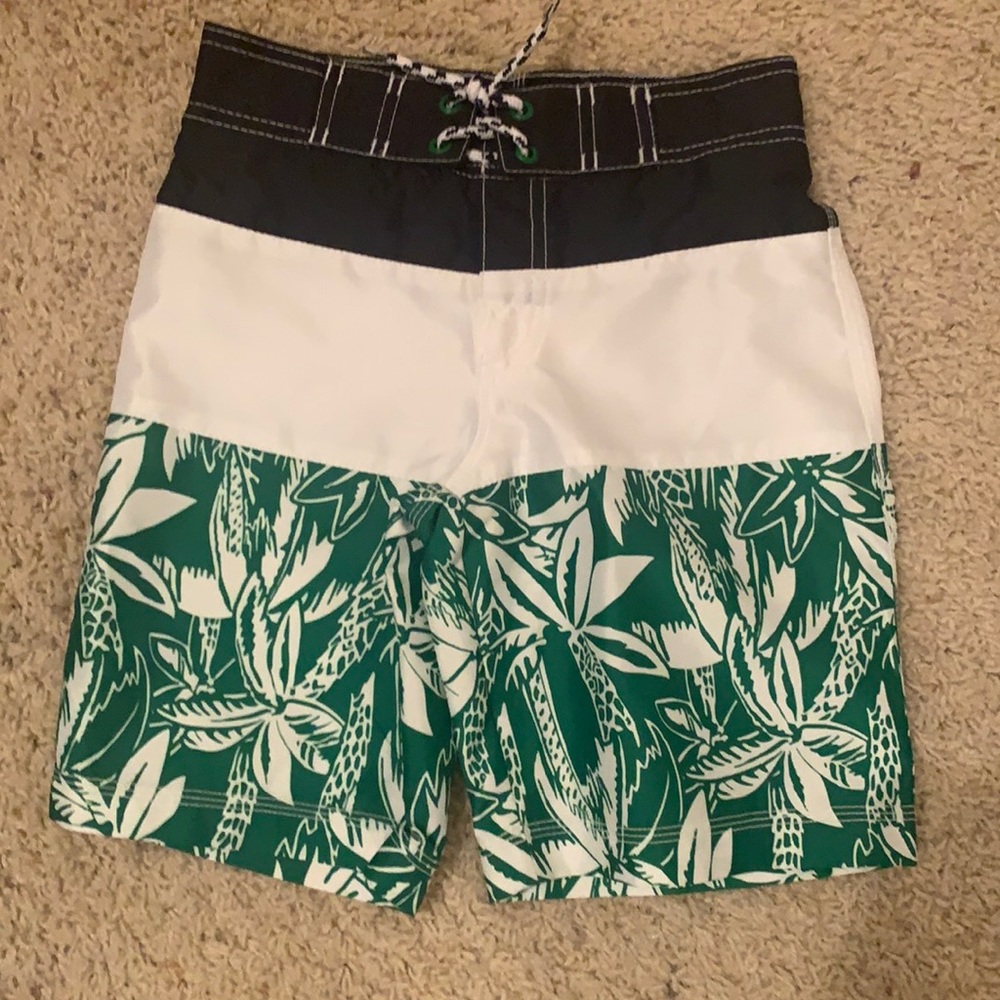 NWT Swimming trunk boys, size 5-6